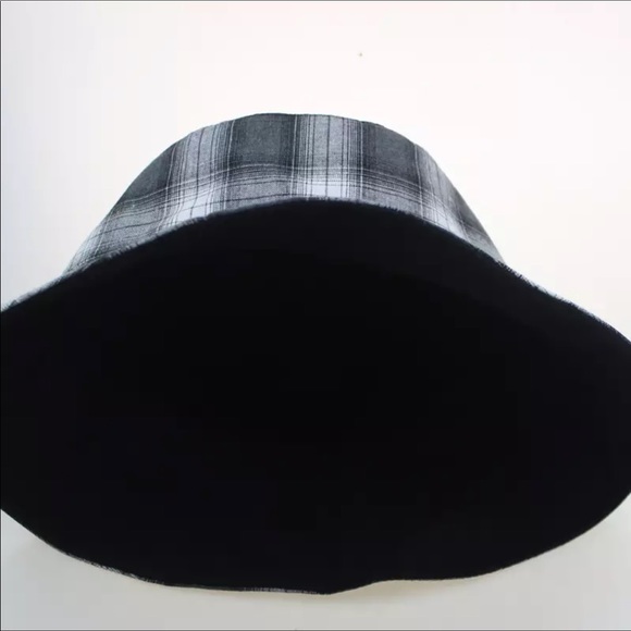 Double sided plaid/black bucket hat - Picture 6 of 6